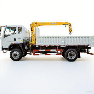 Prix Compétitif Sinotruk Grue de levage montée sur camionnette de 3 tonnes, Camion-grue de transfert de marchandises de petite taille à vendre - Product Image 1