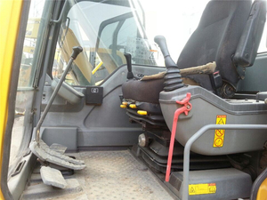 Excavatrice Volvo EC140 de 14 tonnes avec godet de 0,7 m³ de capacité, modèle d'excavatrice lourde sur chenilles Volvo EC140 d'occasion - Product Image 6