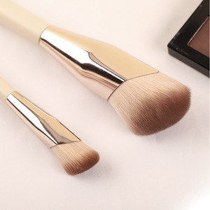 Pinceau Fond de Teint Cangzhou 3,5 cm, poils en nylon, manche en bois, pinceau plat pour correcteur et maquillage - Product Image 2