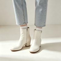 Sepatu Boots Kulit Sapi Putih Lembut Model Split Toe Wanita, Gesper Belakang, Ritsleting, Hak Sedang, Pendek, Elegan, Musim Gugur Musim Dingin, MOQ Rendah