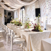 Ensemble de linge de banquet moderne en jacquard floral non tissé, lavable, motif fleurs de cerisier, avec nappe et draperie de plafond assorties pour mariage et salle d'événements