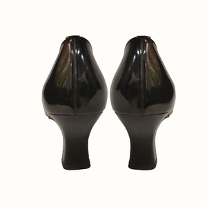 Nuova promozione in <span class=keywords><strong>pelle</strong></span> con tacco ruvido a testa quadrata alla moda scarpe singole da donna con staffa da cento piedi - Product Image 4