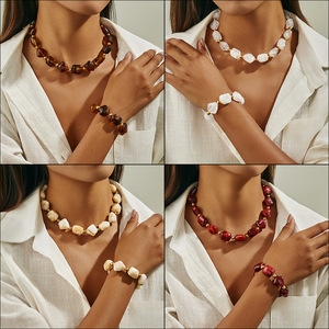 Set di <span class=keywords><strong>Collana</strong></span> e Bracciale SongYi in <span class=keywords><strong>Stile</strong></span> <span class=keywords><strong>Etnico</strong></span> Europeo-Americano, Personalizzato, in Resina, Esagerato, con Perline, per Autunno e Inverno - Product Image 1