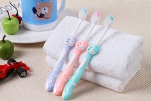 Toptan İngilizce Versiyon Sevimli Bebek Diş Fırçası Karikatür Köpek Tasarımlı Yumuşak Kıllar Plastik Saplı Çocuk Diş Fırçası Oyuncak Araba ile - Product Image 2