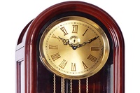 Horloge de sol mécanique en bois massif avec vitrine, design arqué de style campagnard français, ajoute un style antique intemporel