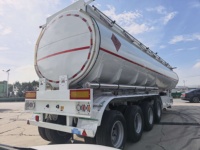 Semi-remorque citerne en acier à 3 essieux de 30 à 60 m3 avec une charge utile de plus de 30 tonnes et une longueur de 13 m pour le transport d'huile et de diesel