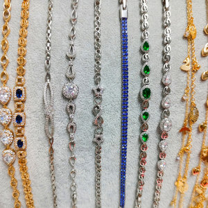 XUPING gioielli all'ingrosso 2025 nuova moda diamante artificiale ghiacciato in rame placcato <span class=keywords><strong>oro</strong></span> Bling Tennis donne <span class=keywords><strong>bracciale</strong></span> a catena - Product Image 1