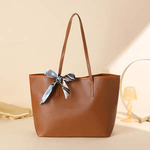 Bolso de Mano Clásico de Lujo IStapromo, en Cuero PU, con Forro de Poliéster, Bolso de Hombro Moderno para Mujer, Ideal para Fin de Semana - Product Image 3