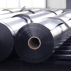 แผ่นพลาสติก HDPE สำหรับงานก่อสร้างขนาด 0.75 มม. 1 มม. สีดำ สำหรับบ่อเลี้ยงปลาและฟาร์มเพาะ<span class=keywords><strong>เลี้ยง</strong></span>สัตว์น้ำ  แผ่นโพลีเอทิลีน - Product Image 1