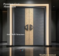 Porte d'entrée principale double en alliage d'aluminium de style européen, motif nuage gaufré, de luxe, pour villa, entrée sécurisée battante pour hôtel