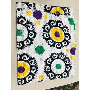 Couette en coton artisanale créée selon des techniques Kantha classiques avec de riches motifs imprimés en relief offrant un confort léger et agréable - Product Image 4