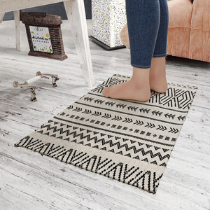 Tapis géométrique en fausse fourrure, fabrication mécanique, logo personnalisé, petite taille, design moderne, antidérapant, résistant aux taches, best-seller - Product Image 3
