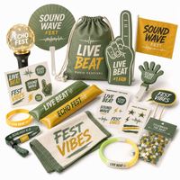 Pack de souvenirs de voyage avec sac fourre-tout, bouchon de bouteille, serviette, porte-clés et badge pour la promotion des destinations et les articles de magasins touristiques