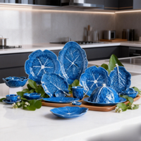 Service de table en céramique écologique bleu clair à motif de style européen, assiettes et bols en forme de pétale, luxe pour la maison, compatible micro-ondes, élégant
