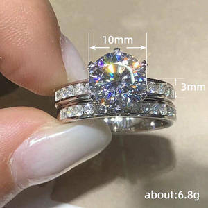 Anello di Fidanzamento Q348 per Donna in Oro Bianco con Diamante Taglio Brillante Rotondo Colore G Naturale e Diamanti Laterali - Product Image 5