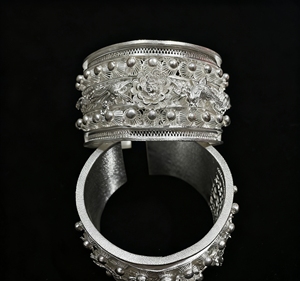 Nuevas pulseras de plata Miao inspiradas en la moda de París-Estilo étnico, puños de brazo tallados, pulsera de plata de Diseño ancho único Bohemio - Product Image 5