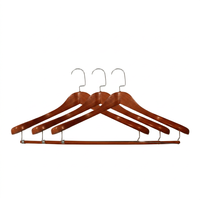 Cintres de costume marron foncé de luxe, cintres en bois à épaules larges avec logo personnalisé