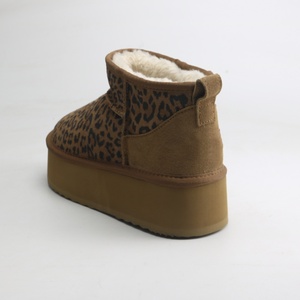 Stivali Invernali Termici Unisex Classici <span class=keywords><strong>con</strong></span> Tomaia in Pelle Scamosciata, Caldi <span class=keywords><strong>Stivaletti</strong></span> <span class=keywords><strong>con</strong></span> Fodera in Pelliccia Sintetica 3043 - Product Image 4