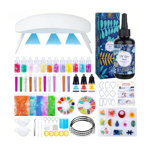TOYSRUNNER Kit de fabrication de bijoux de Noël en résine UV, époxy transparent dur à durcissement rapide, moules en silicone pour pendentifs et boucles d'oreilles - Product Image 1