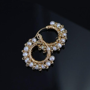 Pendientes de Aro de Oro de 14K, Pendientes Circulares Hechos a Mano con Perlas Naturales de Agua Dulce, Joyería Fina Clásica y Elegante para Mujer - Product Image 1