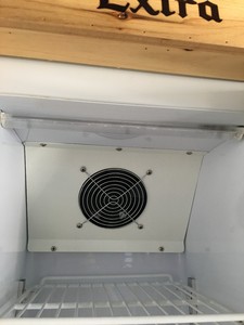 Refrigerador Exhibidor de Jugos con Puerta de Vidrio, Diseño Delgado, Temperatura Única, para Almacenamiento de Bebidas Energéticas, Venta al por Mayor - Product Image 4