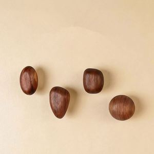 Gancho de Pared de Madera Natural para Sombreros, Pequeño, de Madera de Nogal Negro, para Abrigos - Product Image 4