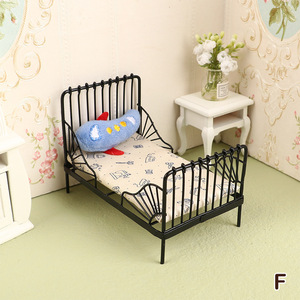 Lit en métal miniature pour <span class=keywords><strong>maison</strong></span> <span class=keywords><strong>de</strong></span> poupée 1:12, simple/double, meubles <span class=keywords><strong>de</strong></span> chambre à coucher, jouet cadeau, modèle <span class=keywords><strong>de</strong></span> meubles <span class=keywords><strong>de</strong></span> <span class=keywords><strong>salon</strong></span> - Product Image 3