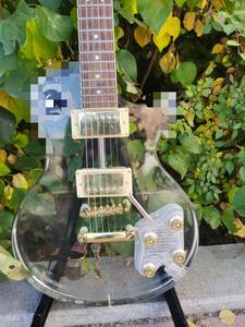 Tamamen şeffaf akrilik malzemeden yapılmış yüksek kaliteli bir elektro gitar - Product Image 2