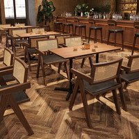 Meubles de restaurant commerciaux de style rétro en gros, ensembles de tables et chaises en bois massif et rotin pour la restauration, les cafés et les salons de thé