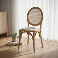 Chaise de salle à manger Louis en bois avec dossier en rotin vintage, empilable, pour banquets, événements, mariages et fêtes - Prix de gros MULIGNA