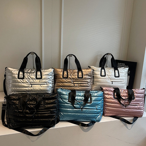 Sac à bandoulière en nuage brodé pour femmes avec sangle, cadeau en gros pour elle, sac de week-end, sac de sport, sac fourre-tout - Product Image 1