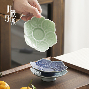 Petite assiette en céramique en forme de fleur Ruyi pour le thé, la pâtisserie, la présentation de mariage, origine Dehua - Product Image 1