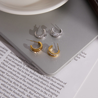 Anting Hoop Bentuk C Berlapis Ganda dari Baja Anti Karat J&D Jewelry dengan Zirkonia Putih, Perhiasan Anti Kusam untuk Wanita