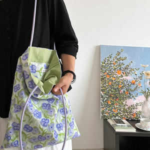 <span class=keywords><strong>Sac</strong></span> en toile au design de niche avec fleur d'<span class=keywords><strong>iris</strong></span> violette douce, style forêt artistique - Product Image 3