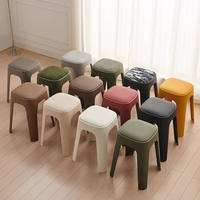 Tabouret empilable en plastique de qualité commerciale, siège rembourré doux, chaise durable antidérapante pour hôtel, restaurant et événements (vente en gros)