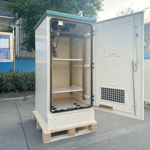 Armoire de télécommunications extérieure étanche avec système d'alimentation et racks pour batteries solaires - Product Image 6