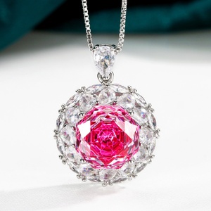 Conjunto de Collar, Pendientes y Anillo de Cobre Ecológico con Zirconia Rosa de 12 mm, Diseño Floral Elegante y Moderno para Bodas y Fiestas - Product Image 4