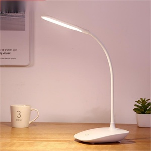 Lampe de table à pince pour salon, bureau, chevet, style simple et moderne avec port USB - Product Image 4