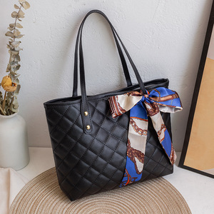 Sac fourre-tout en cuir PU grande capacité brodé losanges, sac à bandoulière pour femme avec foulard en soie - Product Image 5