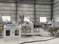 Ligne de production d'extrusion de profilés en bois-plastique composite PP PE WPC à double vis pour terrasse extérieure