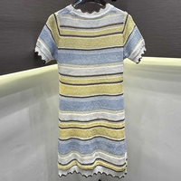 Robe Courte Tricotée Rayée Colorée pour Femme, Modèle Été Décontracté à Manches Courtes, Ourlet Volanté et Détails Crochetés Creux