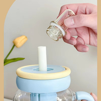 Tasse à poignée en nuage à la mode de grande capacité Tasse à paille en plastique portable idéale comme bouilloire de sport pour le bureau des étudiants et l'utilisation en extérieur