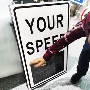 שלט מהירות רדאר סולארי - תצוגת LED מוארת של מהירותך לבטיחות בדרכים - Product Image 2