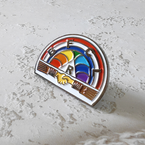 Broche de revers maçonnique, badge commémoratif, poignée de main arc-en-ciel, broche en métal, design créatif BLM86, taille 2.6*1.8cm - Product Image 5