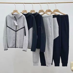 Nuova Tuta Sportiva Tech Fleece 1020 con Logo, Felpa con Cappuccio e Pantaloni da Jogging, Completo Sportivo Casual da Uomo - Product Image 1