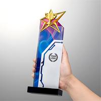 Trophée en cristal personnalisé pour récompense de service noble avec panneau dégradé coloré et base en cristal noir pour reconnaissance