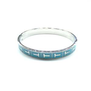 Brazalete de Moda en Acero Inoxidable 316L con Baño de Oro PVD, Sostenible y Resistente - Product Image 1