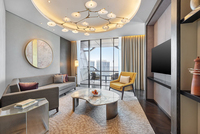 Hochwertige Maßgefertigte Massivholz-Hotelzimmer-Möbelgarnitur Luxuriöser Moderner Stil 10 Jahre Garantie 5-Sterne-Hotel-Projekt China-Fabrik