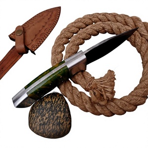 Cuchillo de camping hecho a mano de acero de Damasco con mango de resina verde, hoja de espiga completa, funda de cuero, para uso en exteriores, a la venta en línea. - Product Image 2