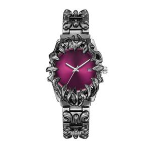 Reloj de Cuarzo Circular Oscuro y Elegante Personalizado con Garras Imponentes - Product Image 6